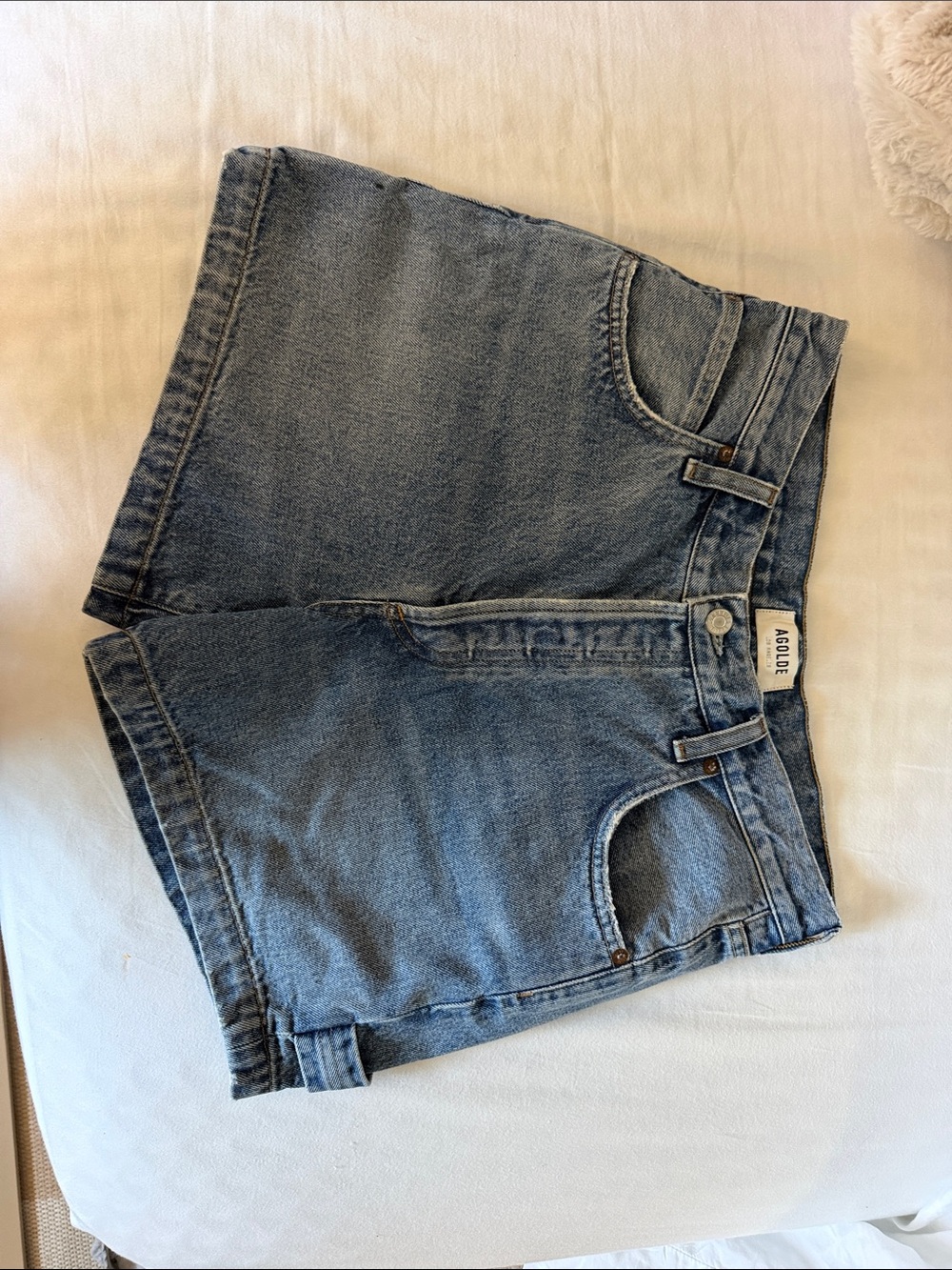 Agolde Magda High-Rise Denim Shorts in wash navigate size 27